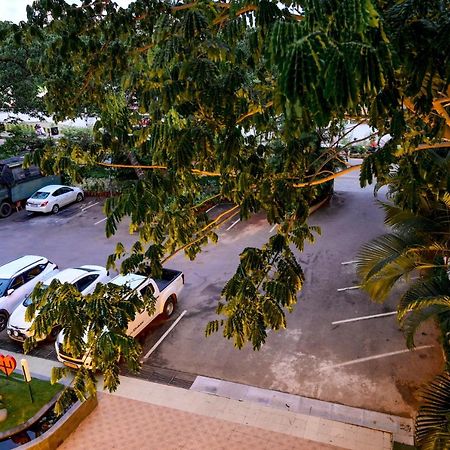 Maya'S Kings Kourt Mysore Exterior photo