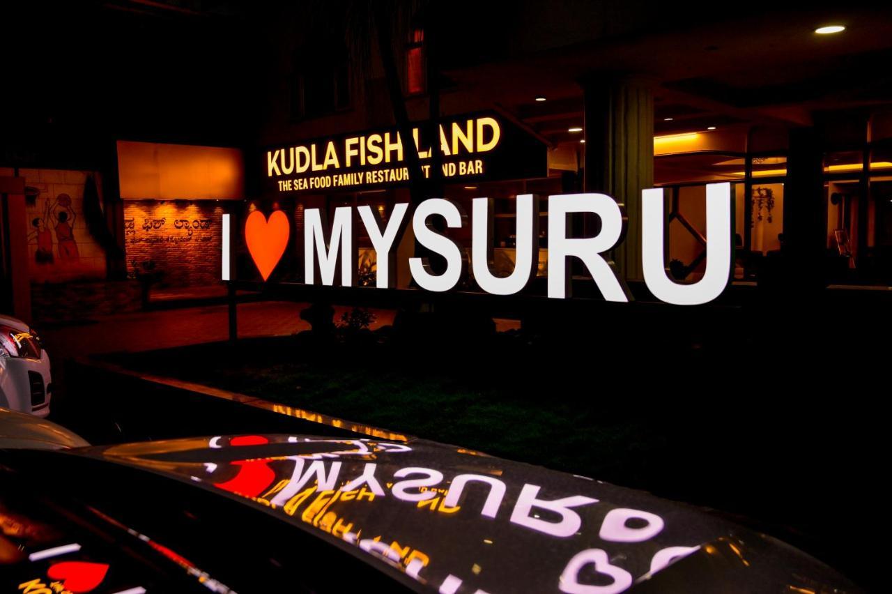 Maya'S Kings Kourt Mysore Exterior photo