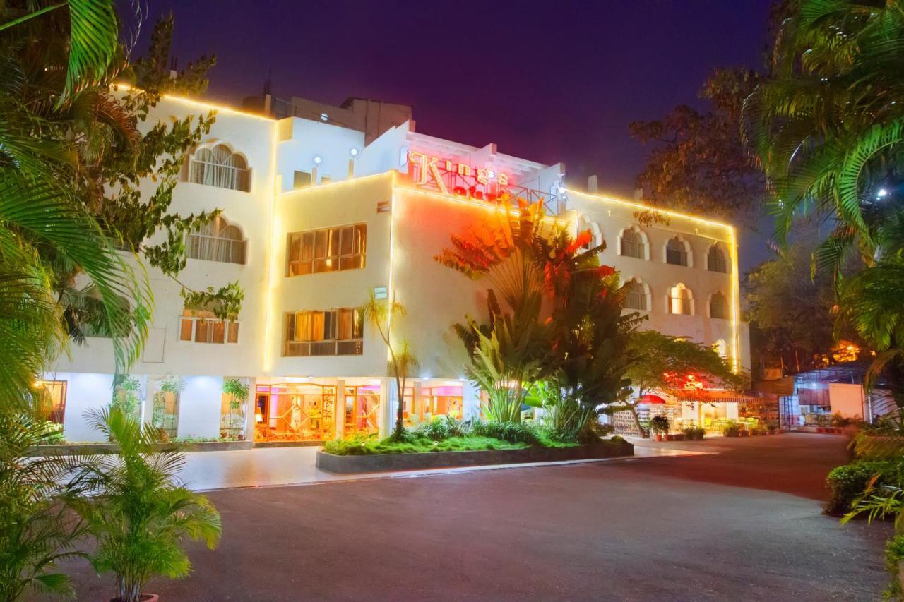 Maya'S Kings Kourt Mysore Exterior photo